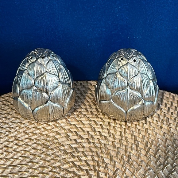 Pottery Barn Retired Pewter Artichoke Salt & Pepper Shakers Kitchen Decor - Picture 1 of 4